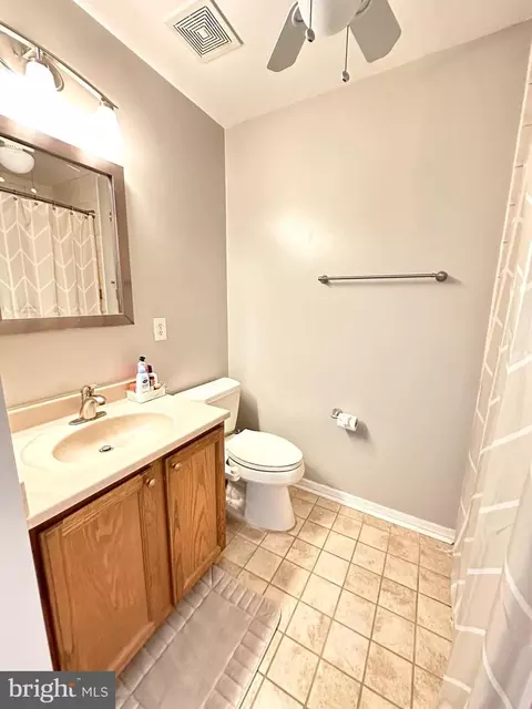 Bath - 43403 Malin Ct, Ashburn, VA 20147 photo 4 of 5