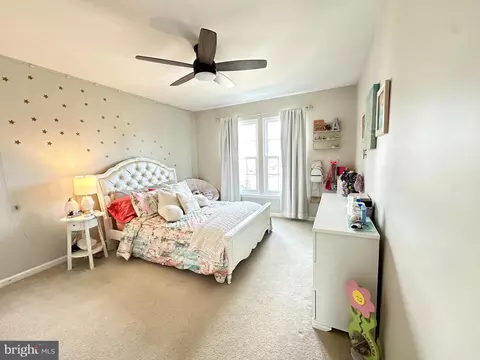 Bedroom - 43403 Malin Ct, Ashburn, VA 20147 photo 2 of 3