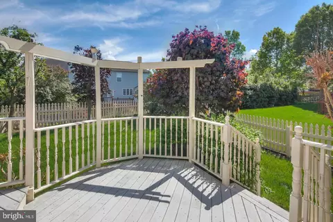 Exterior - 43403 Malin Ct, Ashburn, VA 20147 photo 4 of 4