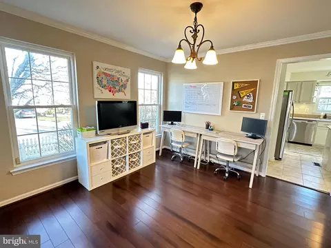 Living - 43403 Malin Ct, Ashburn, VA 20147 photo 1 of 5