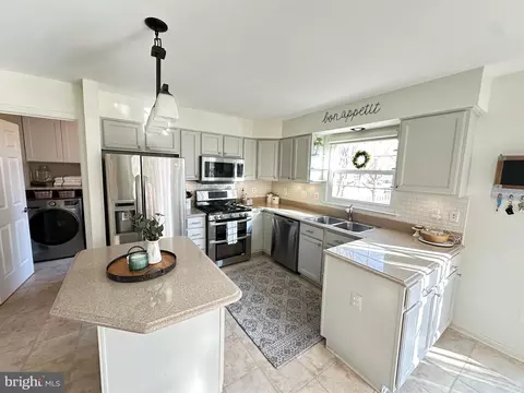 Kitchen - 43403 Malin Ct, Ashburn, VA 20147 photo 2 of 3