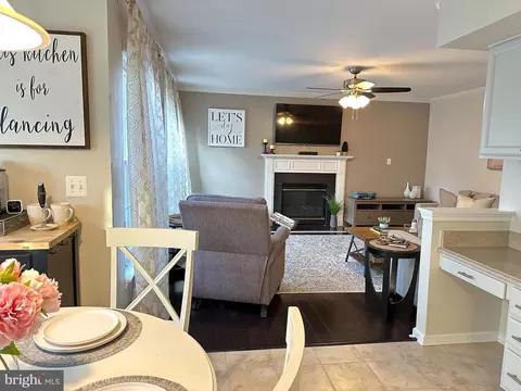 Living - 43403 Malin Ct, Ashburn, VA 20147 photo 2 of 5