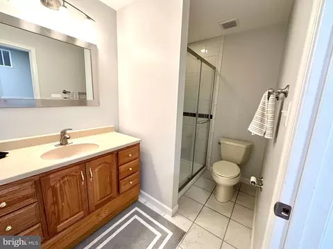 Bath - 43403 Malin Ct, Ashburn, VA 20147 photo 5 of 5