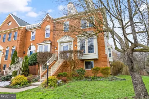 46524 Lynnhaven Sq, Sterling, VA 20165