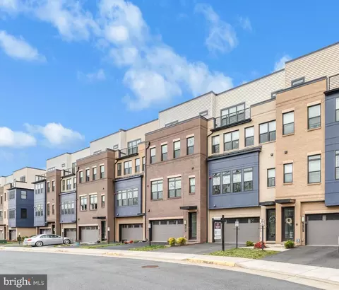 42482 Mildred Landing Sq, Ashburn, VA 20148