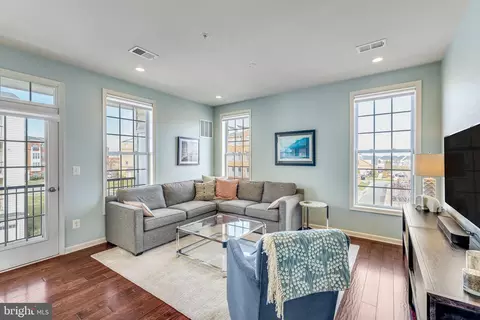 Living - 23476 Bluemont Chapel Ter, Ashburn, VA 20148 photo 6 of 8