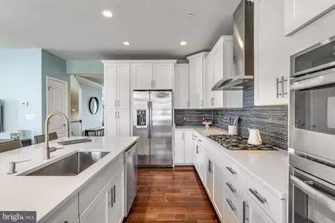 Kitchen - 23476 Bluemont Chapel Ter, Ashburn, VA 20148 photo 3 of 5