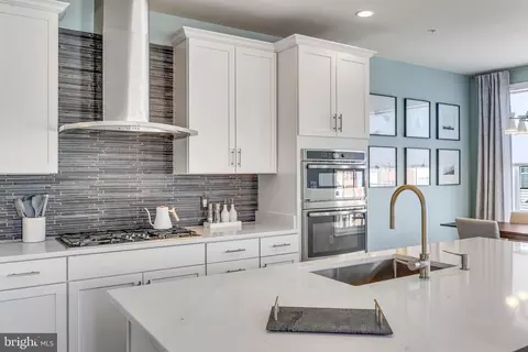 Kitchen - 23476 Bluemont Chapel Ter, Ashburn, VA 20148 photo 4 of 5