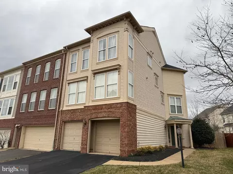 42712 Twinleaf Dr, Brambleton, VA 20148