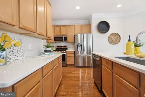 Kitchen - 42712 Twinleaf Dr, Brambleton, VA 20148 photo 2 of 4