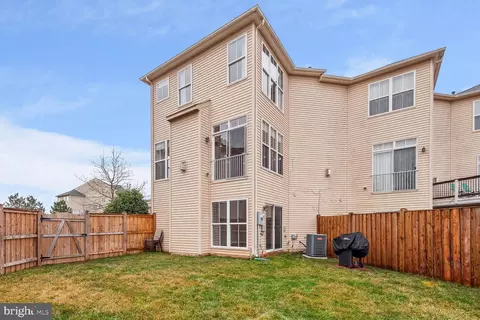 Exterior - 42712 Twinleaf Dr, Brambleton, VA 20148 photo 4 of 7