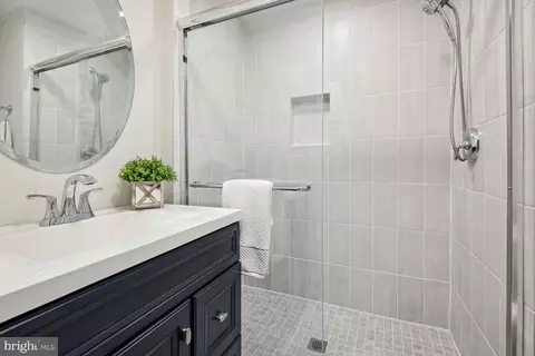 Bath - 42712 Twinleaf Dr, Brambleton, VA 20148 photo 1 of 5