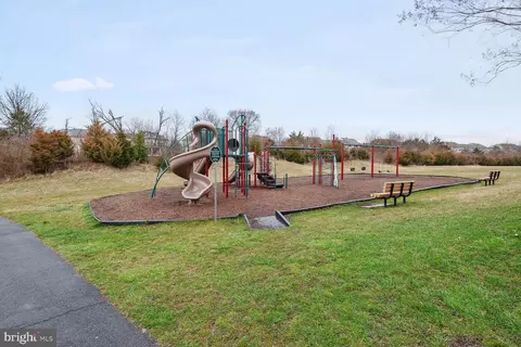 View/Area - 42712 Twinleaf Dr, Brambleton, VA 20148 photo 6 of 6