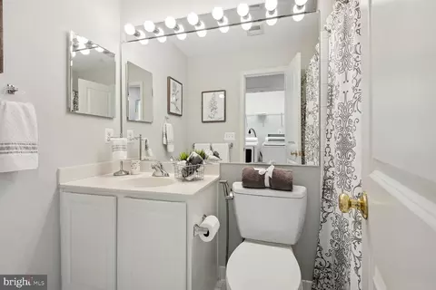 Bath - 42712 Twinleaf Dr, Brambleton, VA 20148 photo 5 of 5