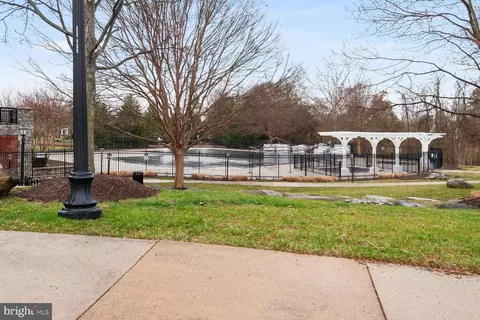 View/Area - 42712 Twinleaf Dr, Brambleton, VA 20148 photo 4 of 6