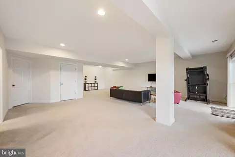 Living - 17 Ramsdell Ct, Round Hill, VA 20141 photo 6 of 6