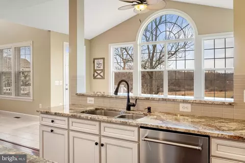 Kitchen - 17 Ramsdell Ct, Round Hill, VA 20141 photo 4 of 5