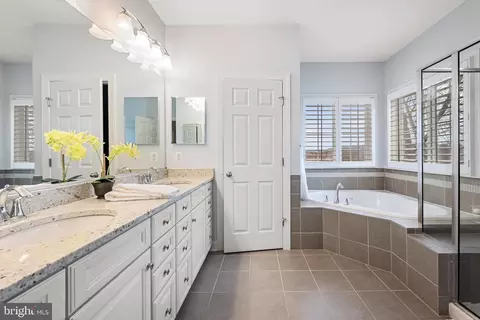 Bath - 17 Ramsdell Ct, Round Hill, VA 20141 photo 3 of 6