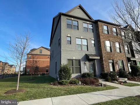 Exterior - 22314 Foundation Dr, Ashburn, VA 20148 photo 4 of 4