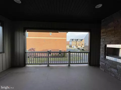 Exterior - 22314 Foundation Dr, Ashburn, VA 20148 photo 3 of 4