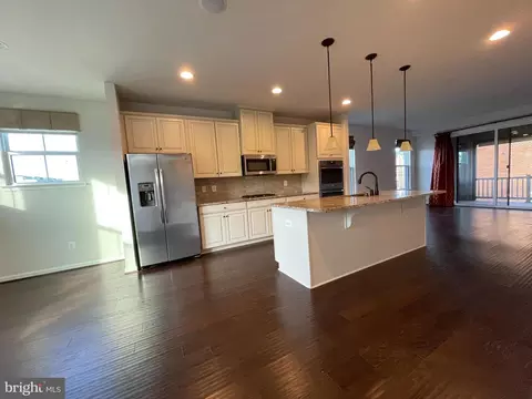 Kitchen - 22314 Foundation Dr, Ashburn, VA 20148 photo 1 of 2