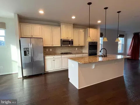 Kitchen - 22314 Foundation Dr, Ashburn, VA 20148 photo 2 of 2