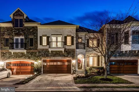 18373 Fairway Oaks Sq, Leesburg, VA 20176
