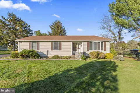 521 E G St, Purcellville, VA 20132