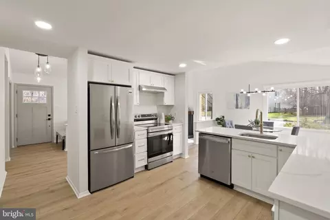 Kitchen - 104 E Meadowland Ln, Sterling, VA 20164 photo 4 of 4
