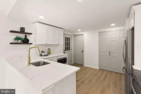 Kitchen - 104 E Meadowland Ln, Sterling, VA 20164 photo 2 of 4