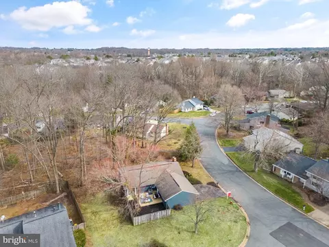 View/Area - 104 E Meadowland Ln, Sterling, VA 20164 photo 2 of 5