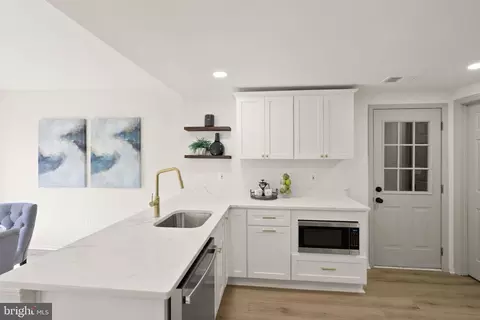 Kitchen - 104 E Meadowland Ln, Sterling, VA 20164 photo 3 of 4