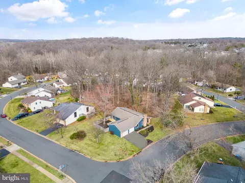 View/Area - 104 E Meadowland Ln, Sterling, VA 20164 photo 3 of 5