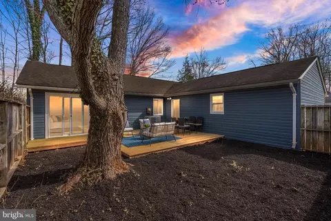 Exterior - 104 E Meadowland Ln, Sterling, VA 20164 photo 15 of 15