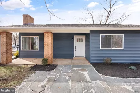 Exterior - 104 E Meadowland Ln, Sterling, VA 20164 photo 11 of 15