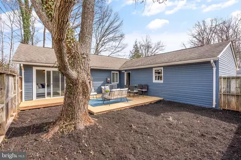 Exterior - 104 E Meadowland Ln, Sterling, VA 20164 photo 14 of 15