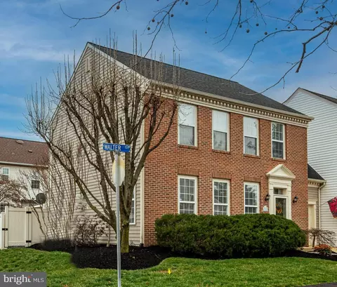 Exterior - 43265 Walter Ter, Ashburn, VA 20147 photo 2 of 9