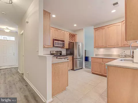 Kitchen - 43265 Walter Ter, Ashburn, VA 20147 photo 3 of 5