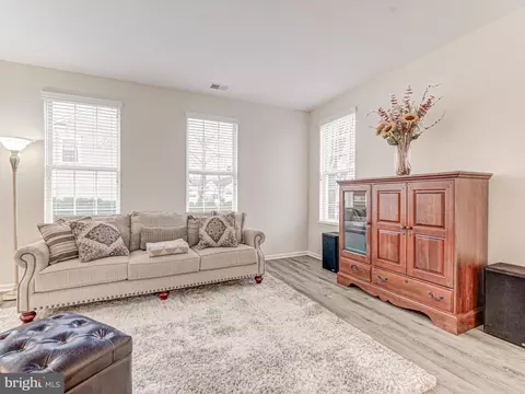 Living - 43265 Walter Ter, Ashburn, VA 20147 photo 5 of 9