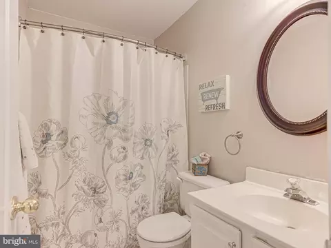 Bath - 43265 Walter Ter, Ashburn, VA 20147 photo 2 of 7