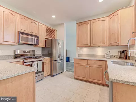 Kitchen - 43265 Walter Ter, Ashburn, VA 20147 photo 2 of 5