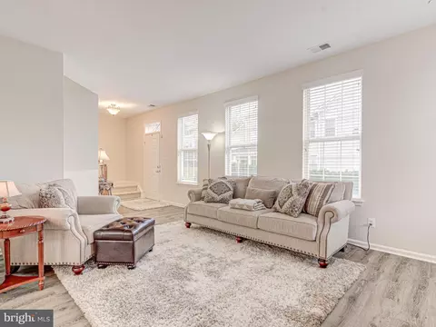 Living - 43265 Walter Ter, Ashburn, VA 20147 photo 3 of 9