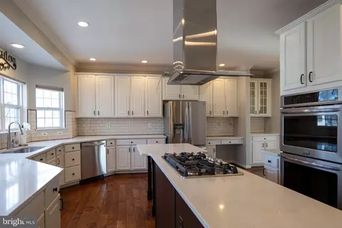 Kitchen - 43832 Robindale Ct, Ashburn, VA 20147 photo 1 of 7