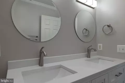 Bath - 43832 Robindale Ct, Ashburn, VA 20147 photo 6 of 9