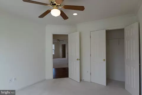 Bedroom - 43832 Robindale Ct, Ashburn, VA 20147 photo 2 of 4