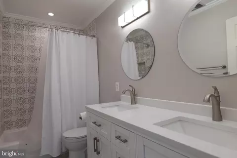 Bath - 43832 Robindale Ct, Ashburn, VA 20147 photo 7 of 9