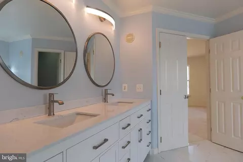 Bath - 43832 Robindale Ct, Ashburn, VA 20147 photo 9 of 9