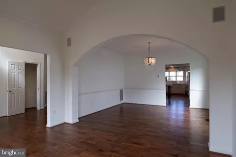 Living - 43832 Robindale Ct, Ashburn, VA 20147 photo 1 of 6