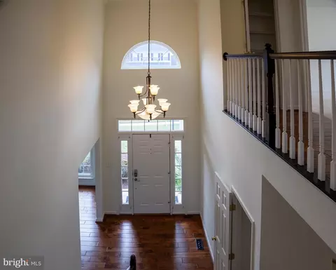 Entry Way - 43832 Robindale Ct, Ashburn, VA 20147 photo 2 of 4