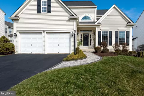 Exterior - 43832 Robindale Ct, Ashburn, VA 20147 photo 5 of 11